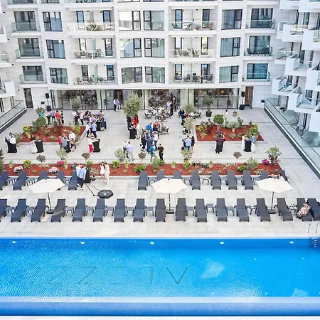 Costan Infinity & Parking
