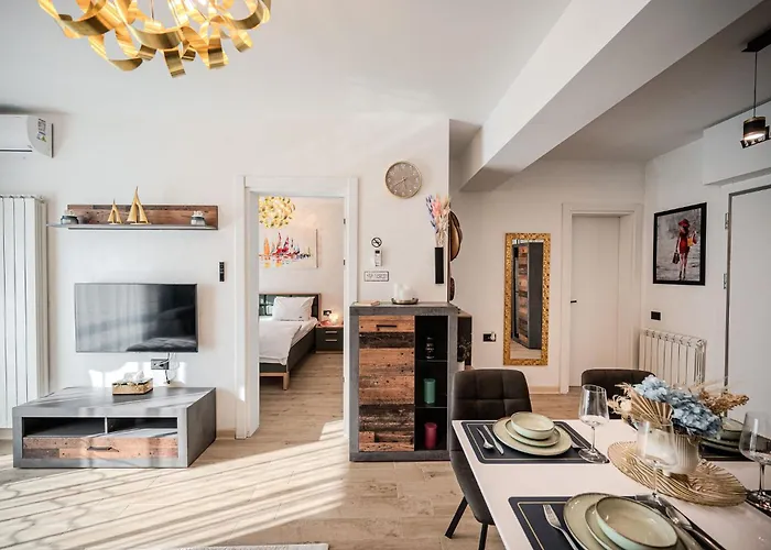 Costan In Infinity Pool And Apartment Navodari