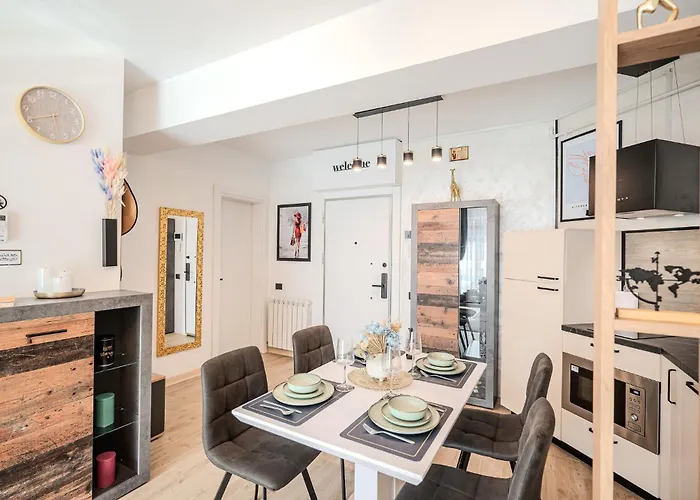 Costan In Infinity Pool And *