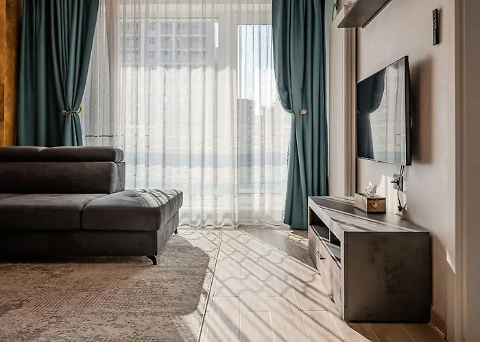 Costan In Infinity Pool And Apartment