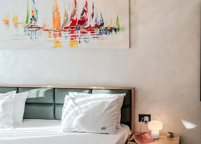 Apartment Costan In Infinity Pool And *