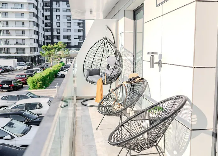 Costan In Infinity Pool And Apartment *