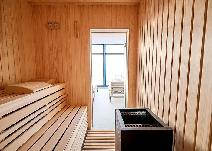 Costan In Infinity Pool And Apartment Navodari